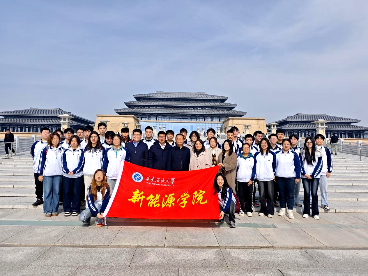 “一堂行走的思政课”--校党委副书记程永清为联系班级学生讲...